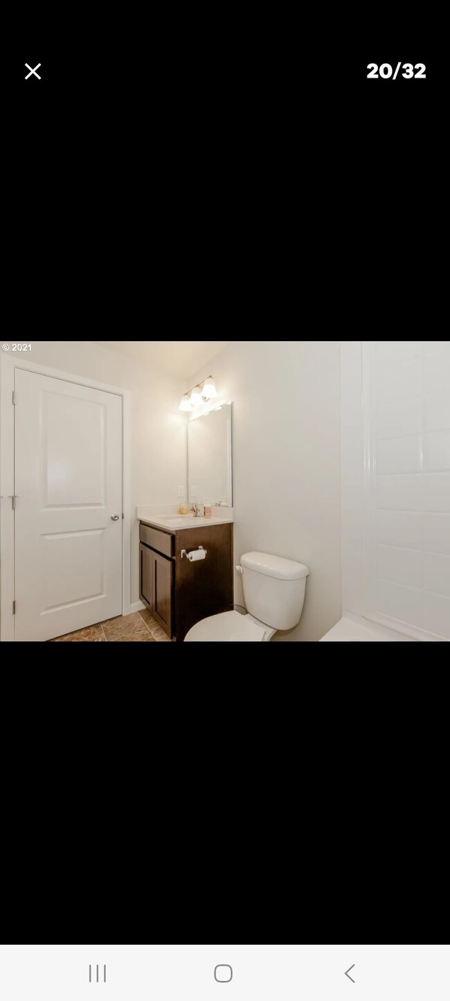 Hall bath with tub and shower - 280 Forest Ln