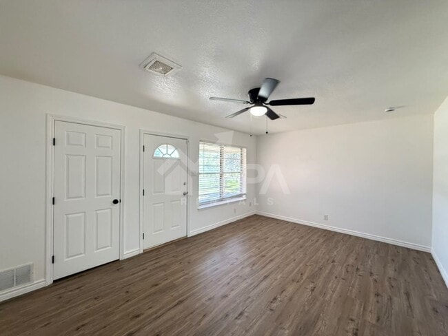 Photo - 4907 Stoneleigh Dr