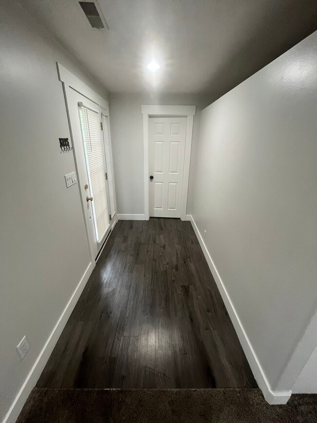 Building Photo - 14127 Adobe School Dr