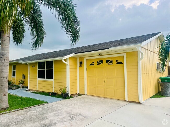 Building Photo - 1573 SW Lexington Dr Rental