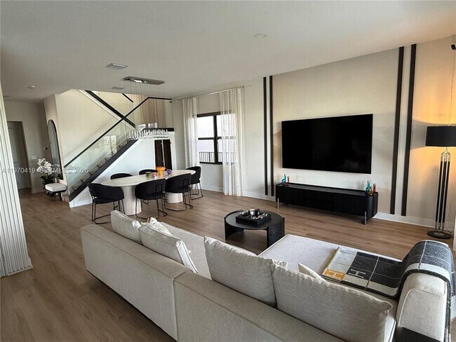 Photo - 17507 SW 43rd St