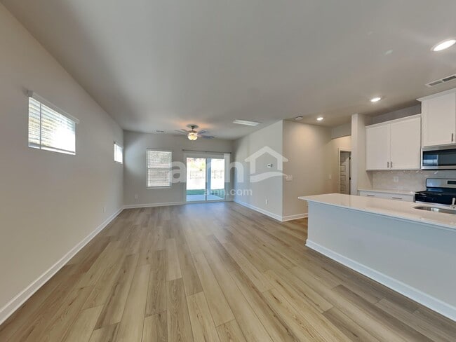 Photo - 548 Crowder Pl