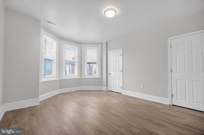 Photo - 5437 Webster St