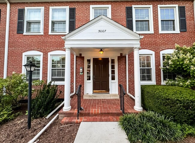 Building Photo - Charming 1 Bed 1 Bath Condo In Amenity-fil...