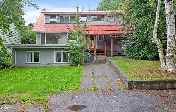 Back of Property/Entry - 1521 G St Unit C