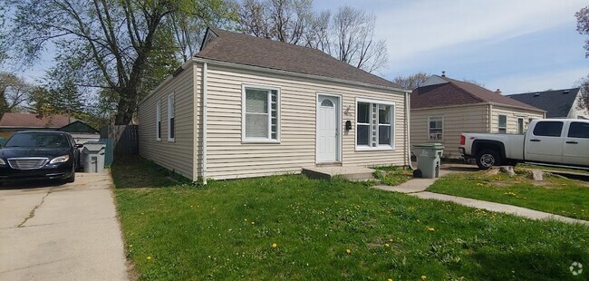 Building Photo - 4646 N 51st Blvd Rental
