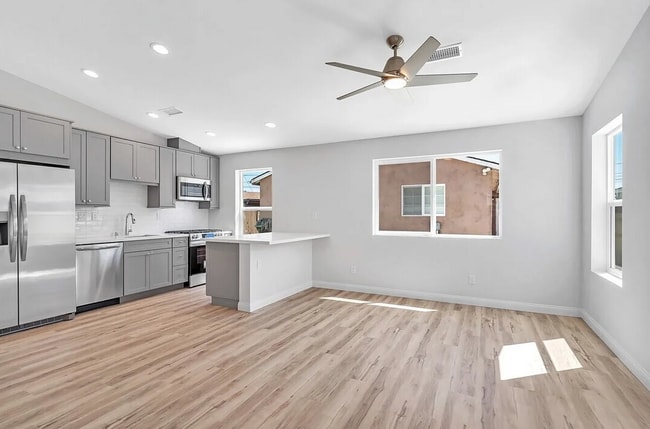 Photo - 4 bed 3 bath Prime Location!