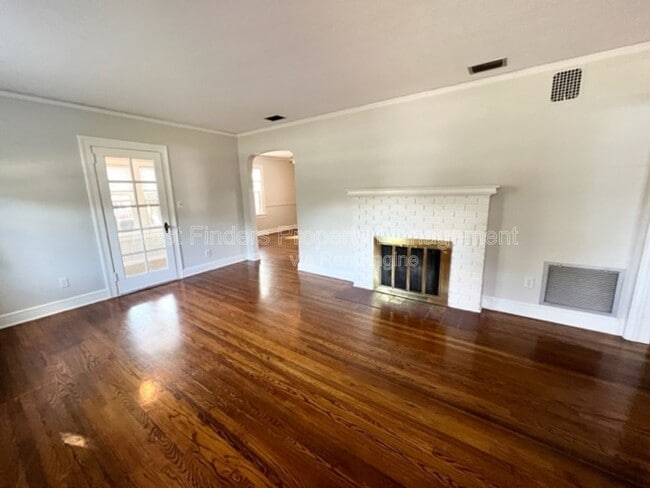 Photo - 2144 Southampton Rd