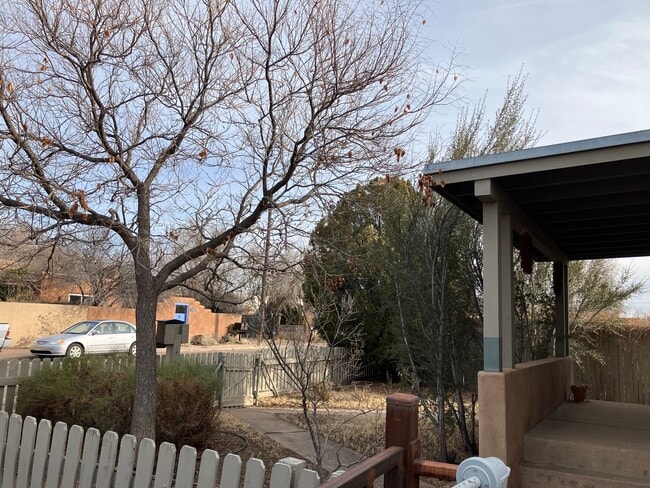 Building Photo - 527 Franklin Ave