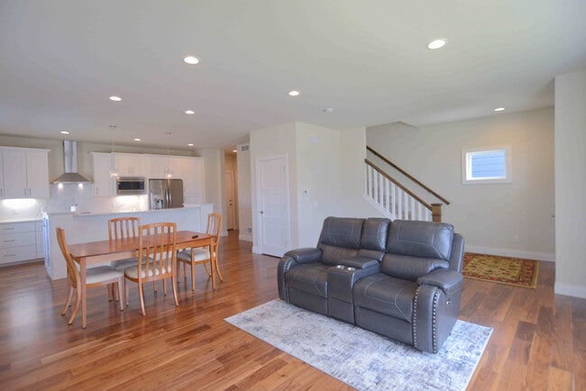 Photo - 4878 Romaine Rd