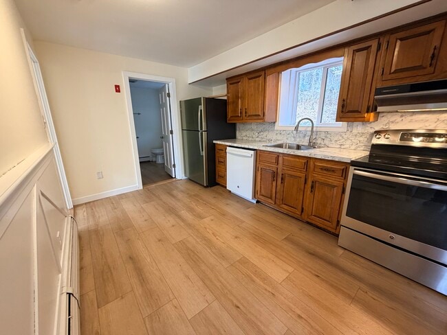 Photo - 2450 Foxon Rd