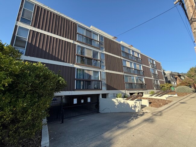 Photo - 2211 Carleton St