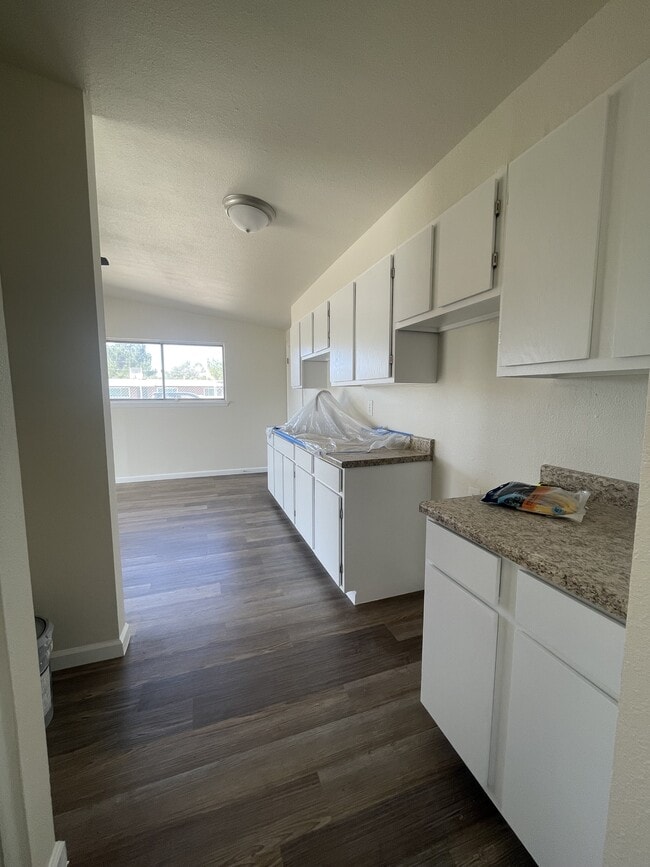 Photo - 4449 Finch Way