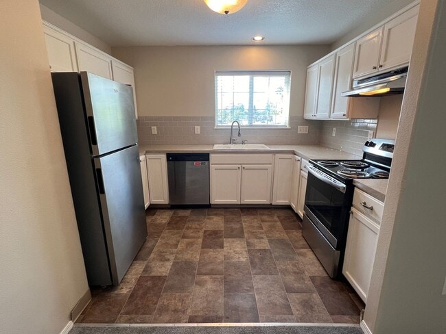 Building Photo - 10934 NE Weidler St Unit 10934 Rental