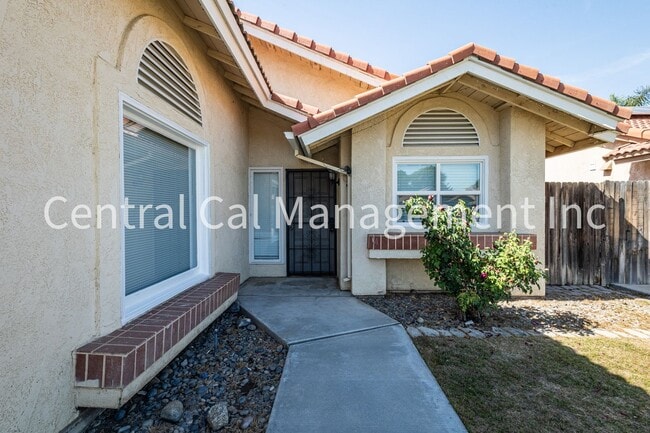 Photo - 3 Bedroom/2 Bath Home in the Southwest - $2295 Per Month!