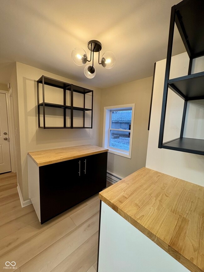 Photo - 728 S Broadway St