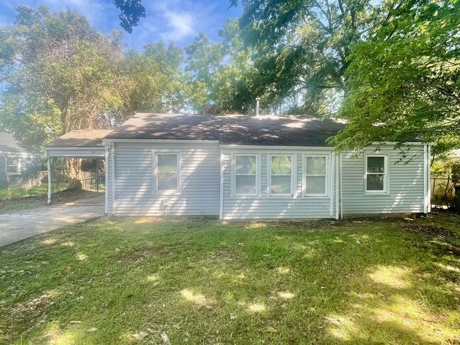 Building Photo - 1131 Amelia Ave