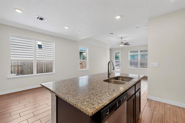 Photo - 8302 Cottage Rose Dr