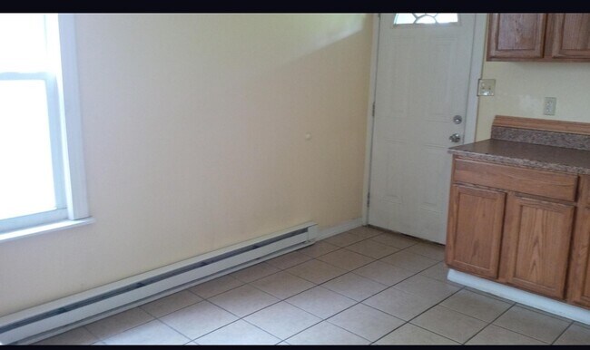 addl kitchen - 103 W Chestnut St Unit 2