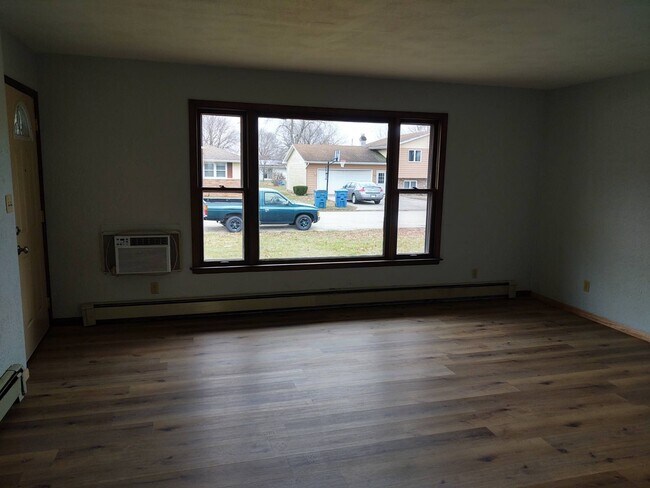 Photo - 302 S John St