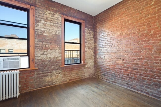 Building Photo - 410 E 13th St