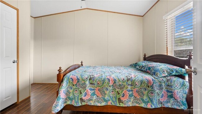 Photo - 10 Fern Ave W