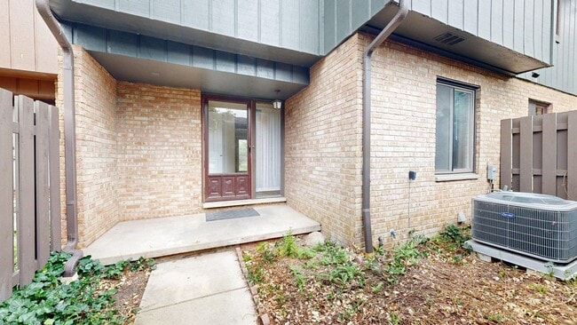 Building Photo - 2609 Meade Ct