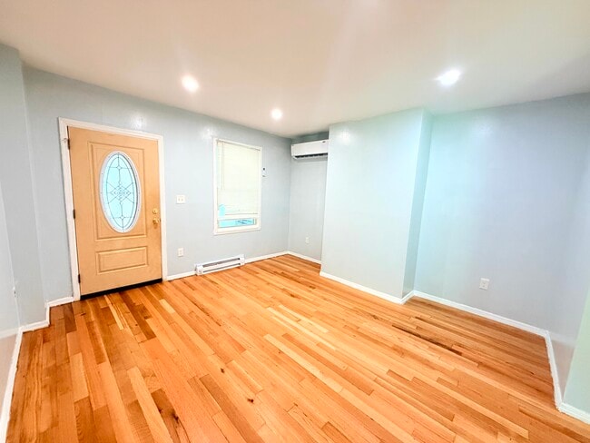 Photo - 1601 Sexton St