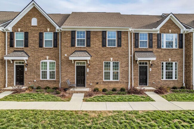 Photo - 3 BED 2.5 BATH TOWNHOME WALKING DISTANCE TO LEBANON SQUARE!