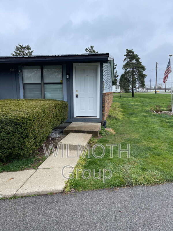 Building Photo - 2000 Indianapolis Rd Unit 10