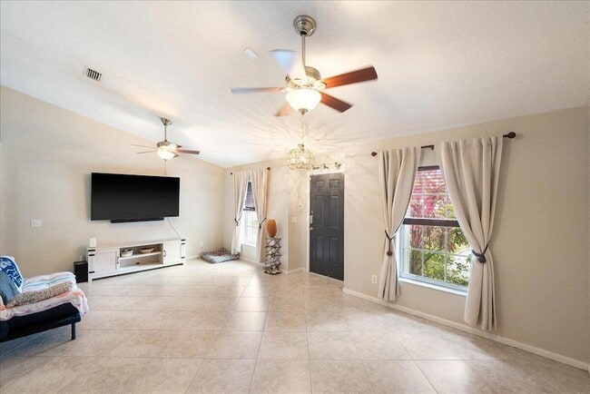 Photo - 279 SW Glenwood Dr