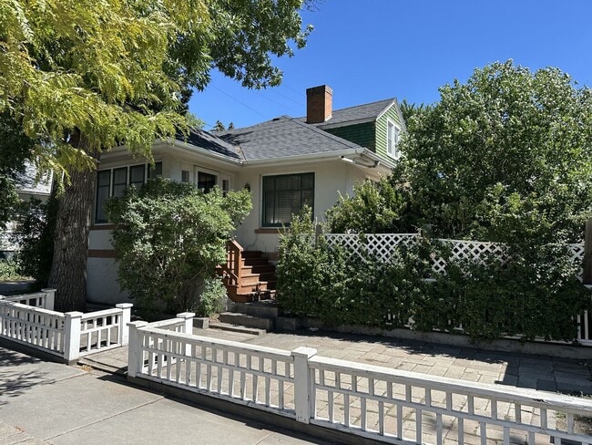 Large Craftsman Style Home - Large Craftsman Style Home