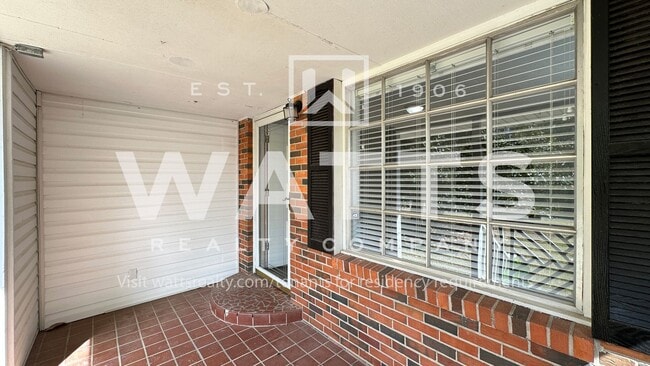 Photo - 5021 Sutherland Rd