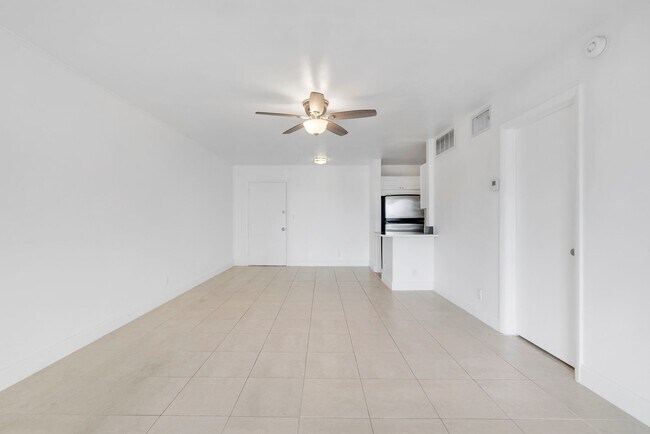 Photo - 3040 NE 16th Ave Unidad A408