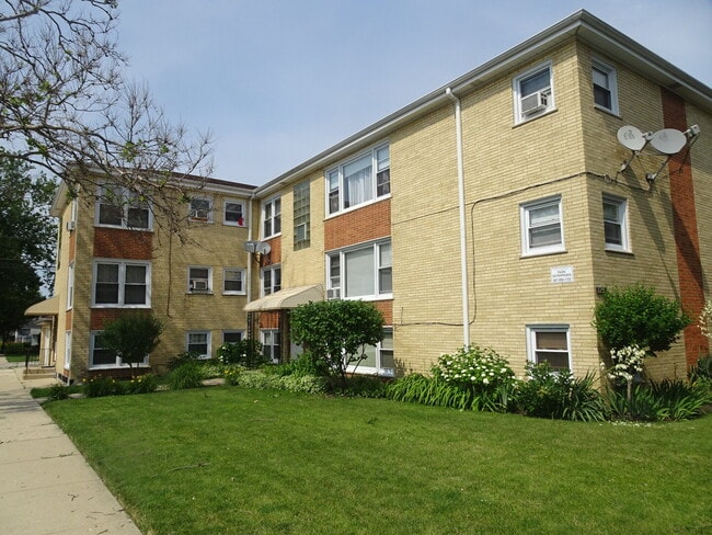 Building Photo - 7256 W Belmont Ave Unit G Rental