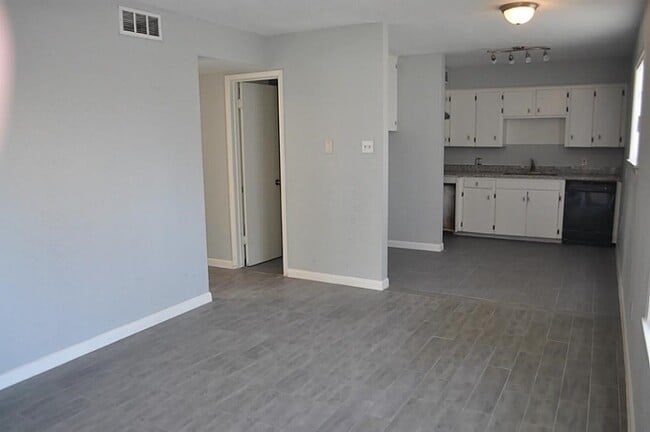Building Photo - 2311 Leaman Ave Unit 6 Rental