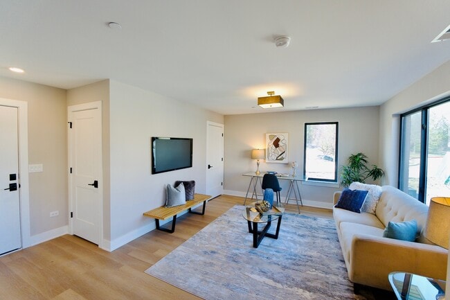 Photo - 170 Pointe Dr