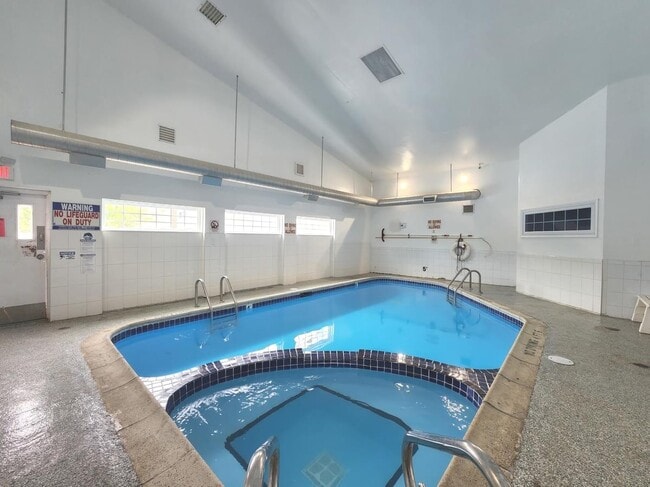 Building Photo - 1362 E Wyndham Cir Unit 101 Rental