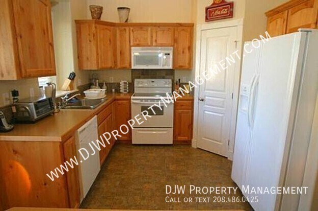 Photo - 2296 E White Hawk St