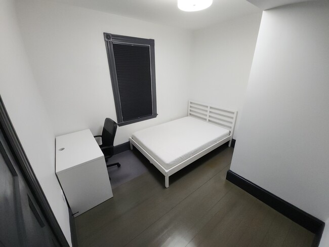 Building Photo - 19 Peverell St Unit 19