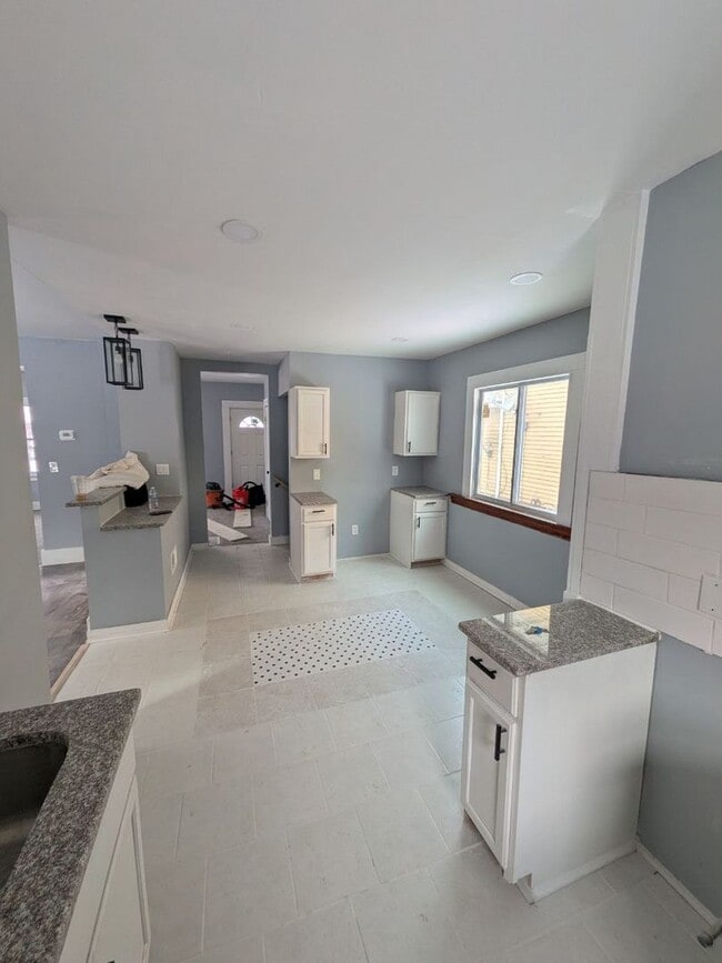 Photo - Large 4 bedroom 1.5 bathroom- EDEN and CMHA Section 8 Welcomed.