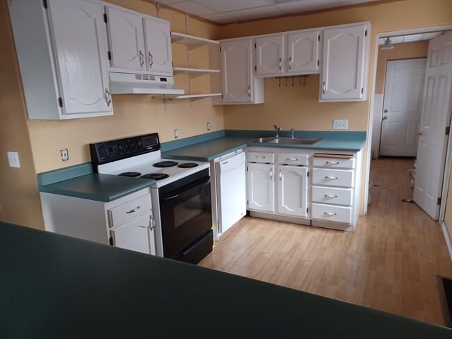 Photo - 621 S Lake St