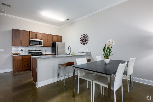 2BR, 2BA - 1044SF - Dining Room