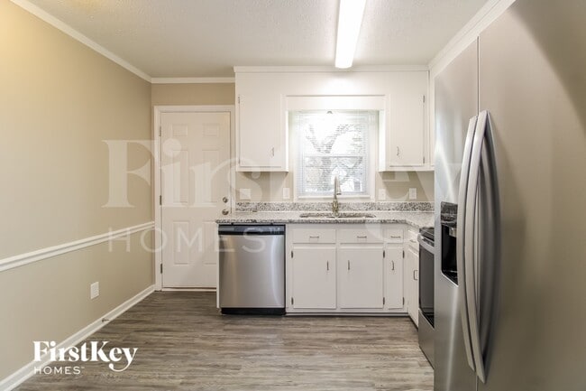 Photo - 7642 Pine St