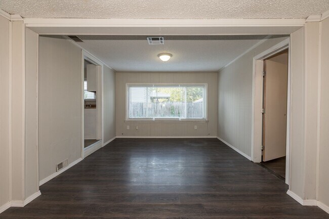 Photo - 3 Bed / 1 Bath in West Tulsa!