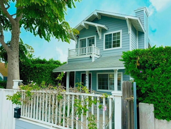 Building Photo - Welcome to This Charming 3BR/2BA Ocean Beach Coastal Home