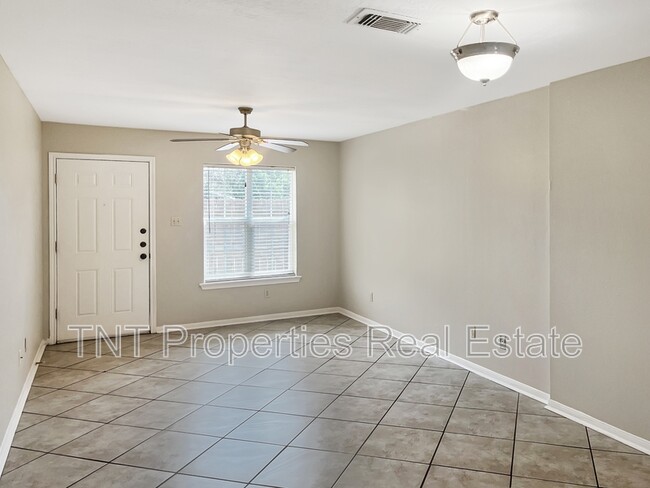 Photo - 1811 Woodsman Dr Unidad C