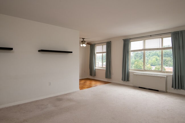 Photo - 3000 Spout Run Pkwy Unit D410