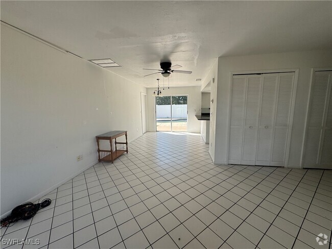 Building Photo - 246 SW 36th Terrace Rental