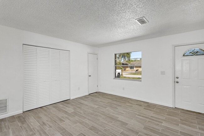 Photo - Spacious Upgraded 2-Bedroom Home with Modern Kitchenin Volusia County – Edgewater, FL